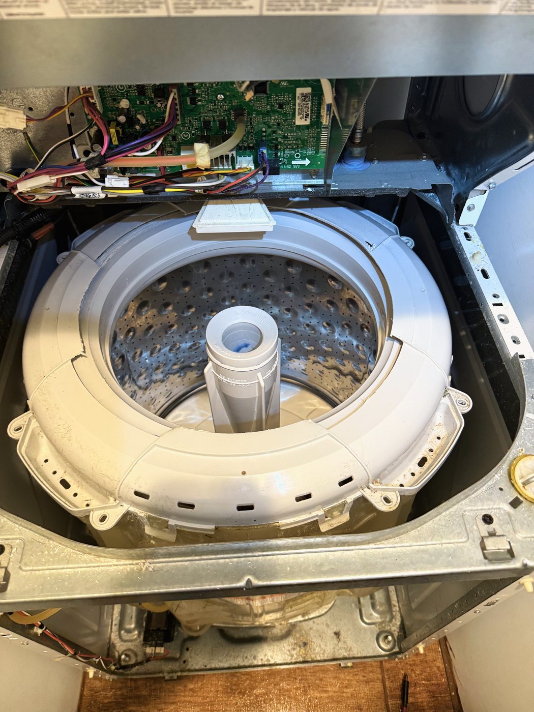The washer opened from the top. At this level nothing looks wrong — the tub ring is clean and the wiring is intact